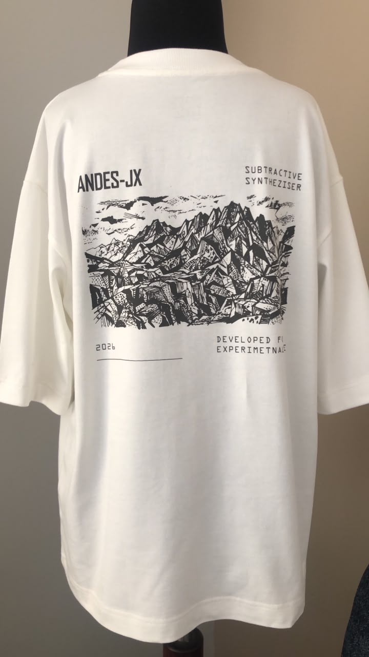 Camiseta Andes JX de algodón con diseño serigrafiado inspirado en los Andes ecuatorianos